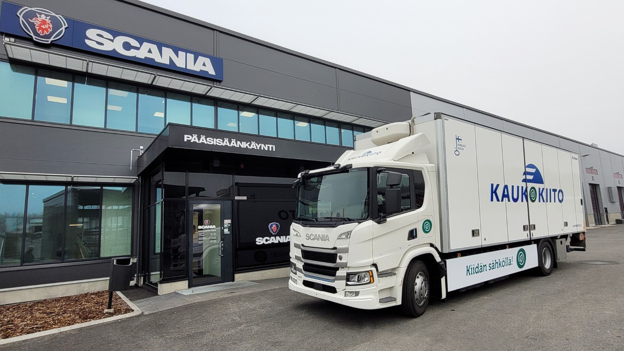 Tampereella otettiin käyttöön ensimmäinen täyssähköinen Scania 25P jakeluauto