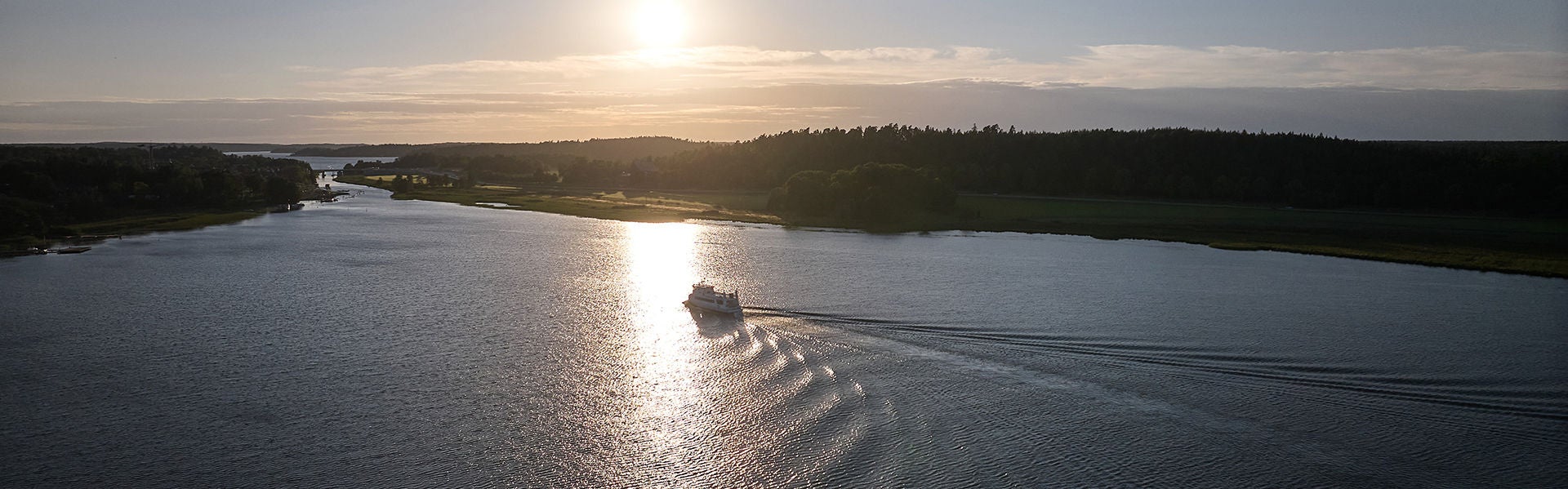 Bateau propulsé par des moteurs marins Scania 