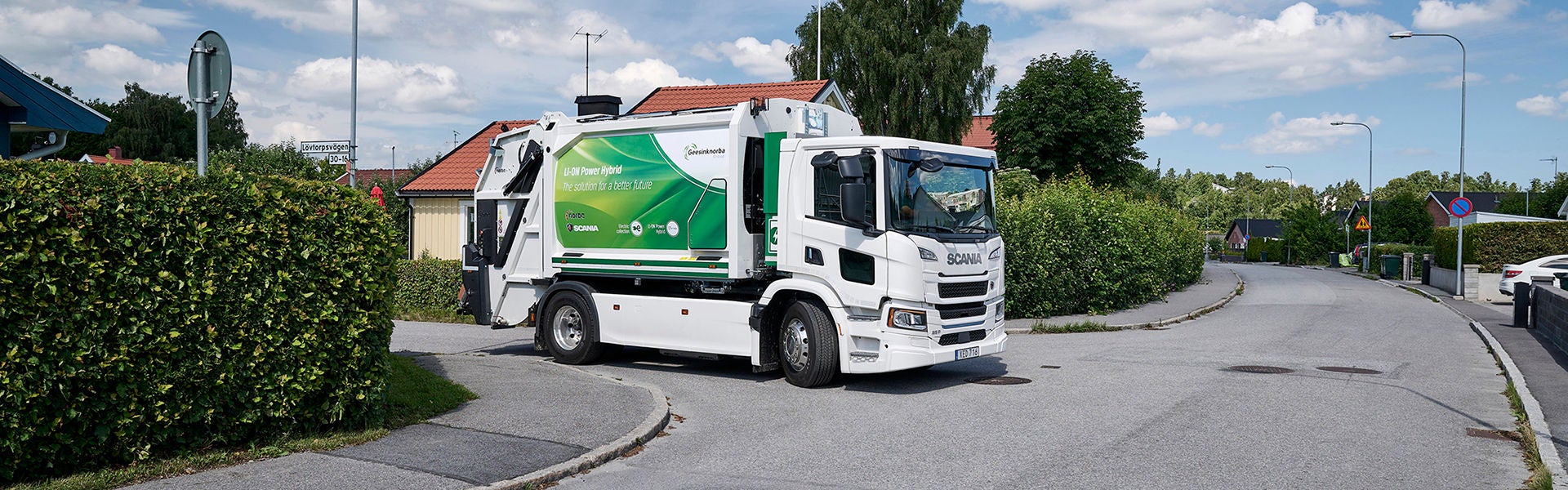 Renhållningsfordon i villaområde