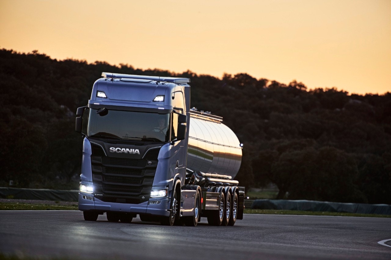 A Scania tractor unit pulling a tanker
