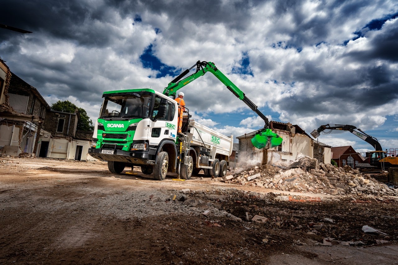 SR Group Scania P 370 XT