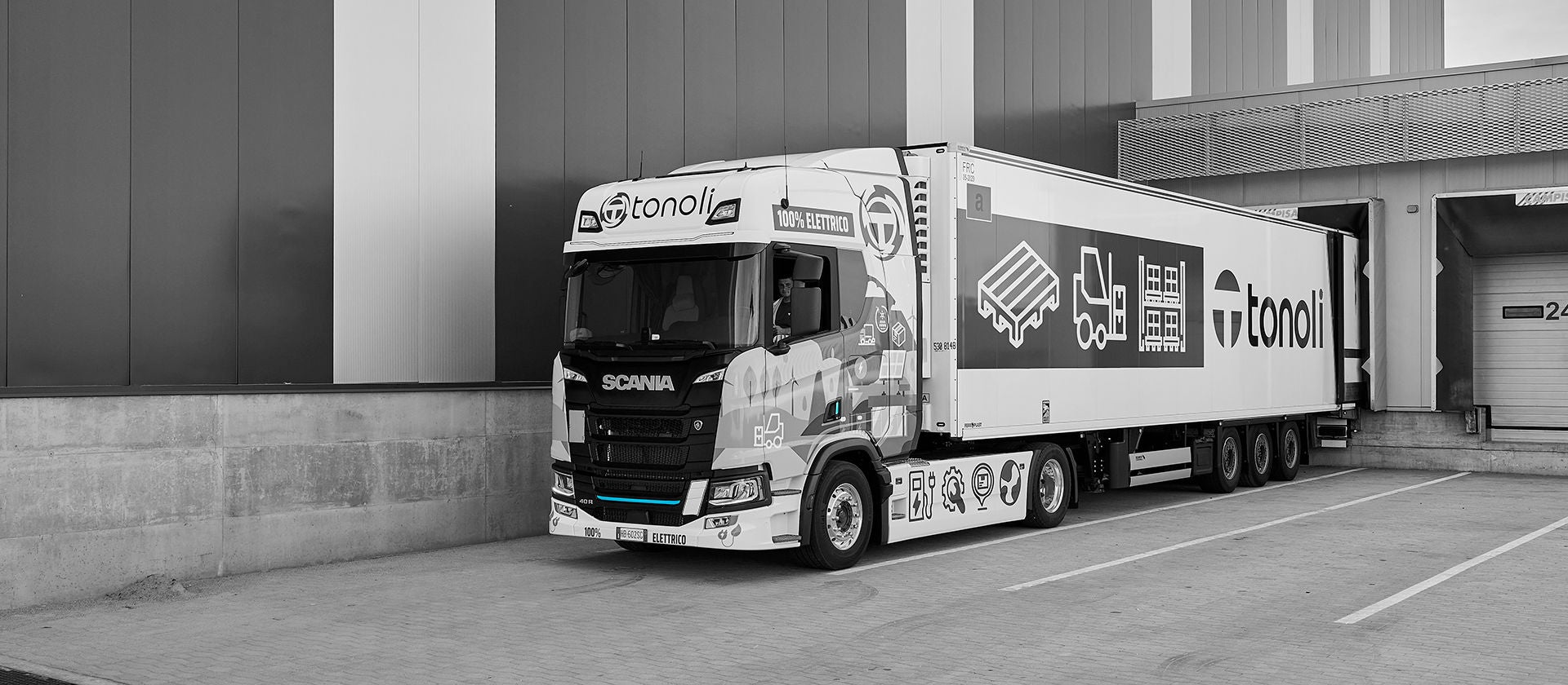 An electric Scania 40 R truck at a loading dock.