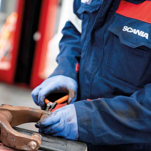 Vauriokorjaamon varaosat ja hyötyosat kuorma-autoon
