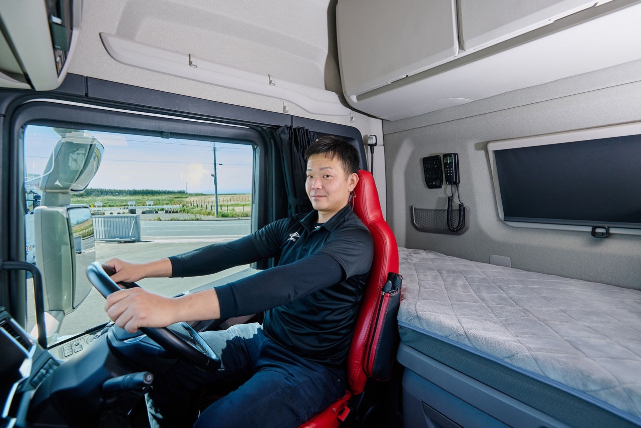 Scaniaの中にいる運転手