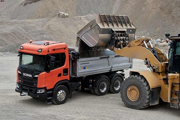 Scania G 500 XT 6x4 med tiptrailer.