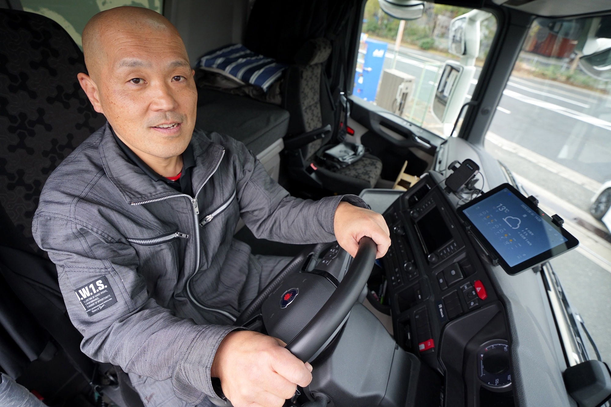 ドライバーの松山 晋氏