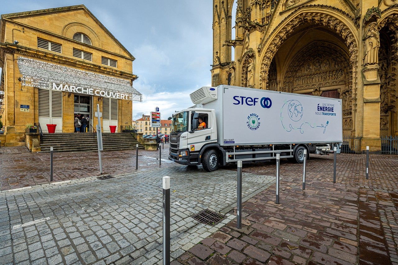 Scania livre un véhicule 100 % électrique au Groupe STEF