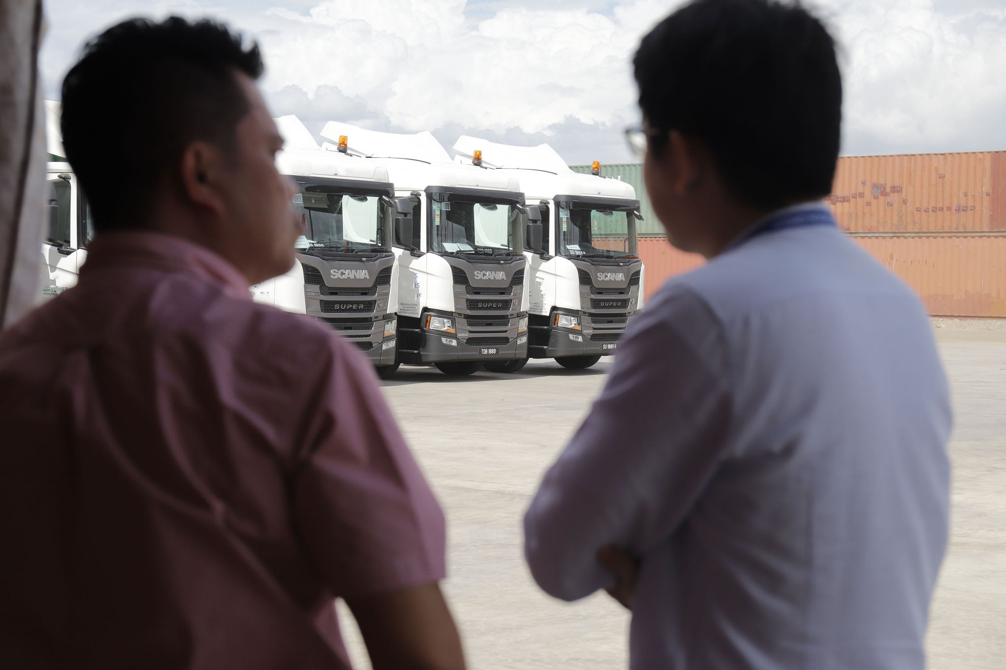 “I would like to congratulate Sin Hock Soon Group for being at the forefront of driving the shift towards a sustainable transport system. The Scania Super will continue to enhance profitability and sustainability for their business and customers. Additionally, safety remains a priority, as the Super now comes standard with Side Curtain Airbags and a Steering Wheel Airbag, alongside safety features like Electronic Brake System (EBS) with Anti-Lock Braking System (ABS) and Traction Control, to ensure the safety of their drivers and other road users,” says Mr Gary Chin.