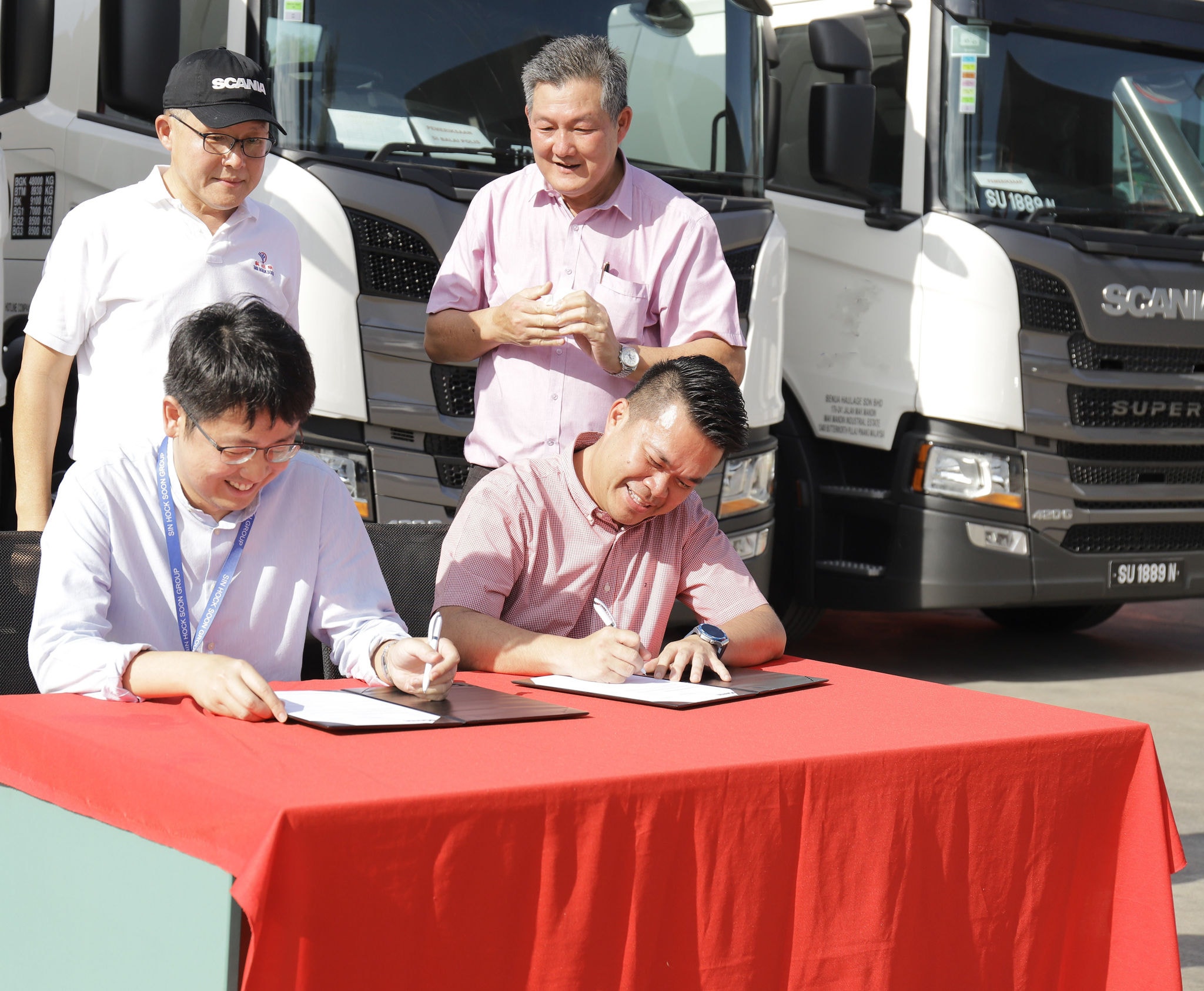 Sin Hock Soon Group continues to strengthen its position in the logistics industry by signing a Memorandum of Understanding (MoU) with Scania for an additional 40 units of Scania Super.