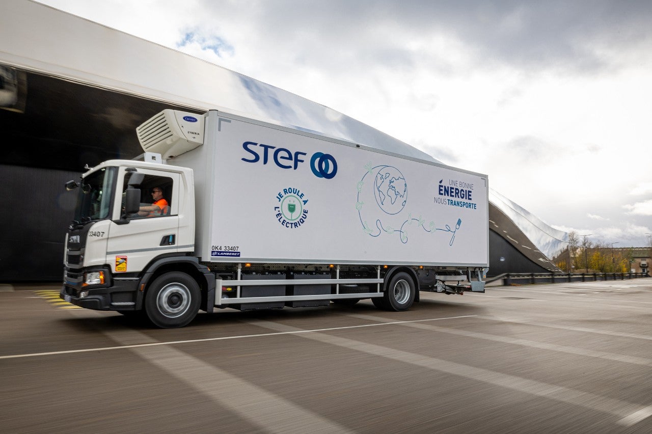 Scania livre un véhicule 100 % électrique au Groupe STEF