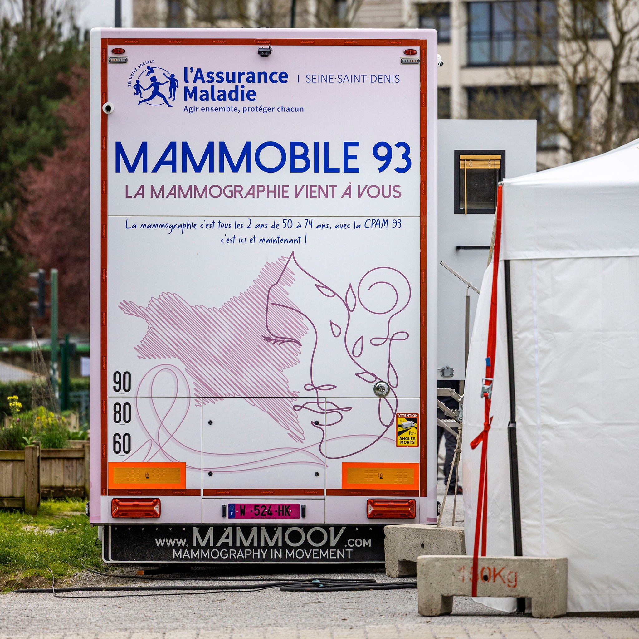 L’objectif de la Caisse primaire d’assurance maladie du 93 est d’aller à la rencontre des 3 000 femmes hors du parcours de soins et de les réconcilier avec la mammographie