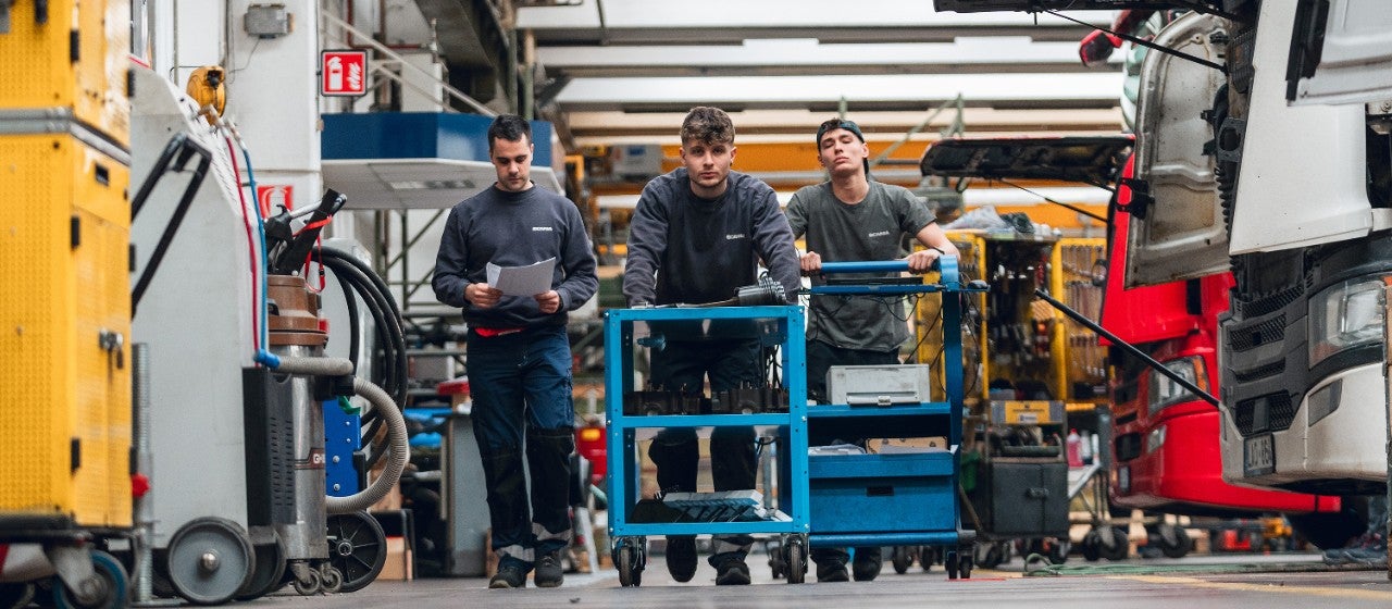 Officina dei tecnici Scania - corso di specializzazione per diventare meccanico