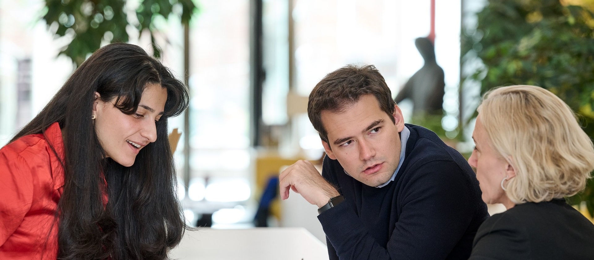 Chez Scania nous nous efforçons toujours d’agir comme il se doit et correctement. Nous agissons conformément à notre culture, à nos valeurs fondamentales et respectons toutes les lois et obligations. Associé à nos valeurs fondamentales et nos principes de leadership, ce Code de conduite marque le cadre dans lequel nous agissons.