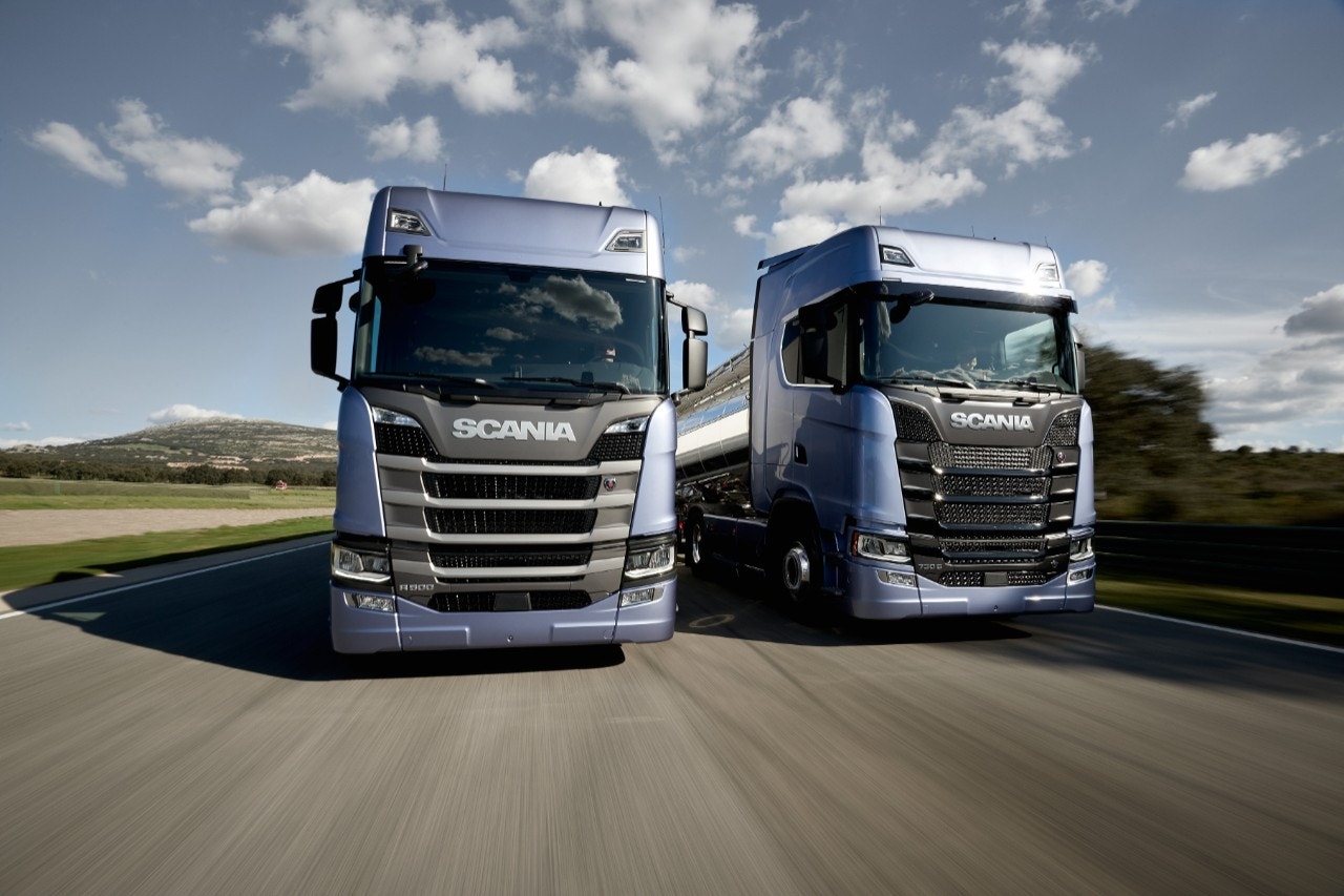 Scania R 500 4x2 tractor with box trailerScania 730 S V8 4x2 tanker trailer