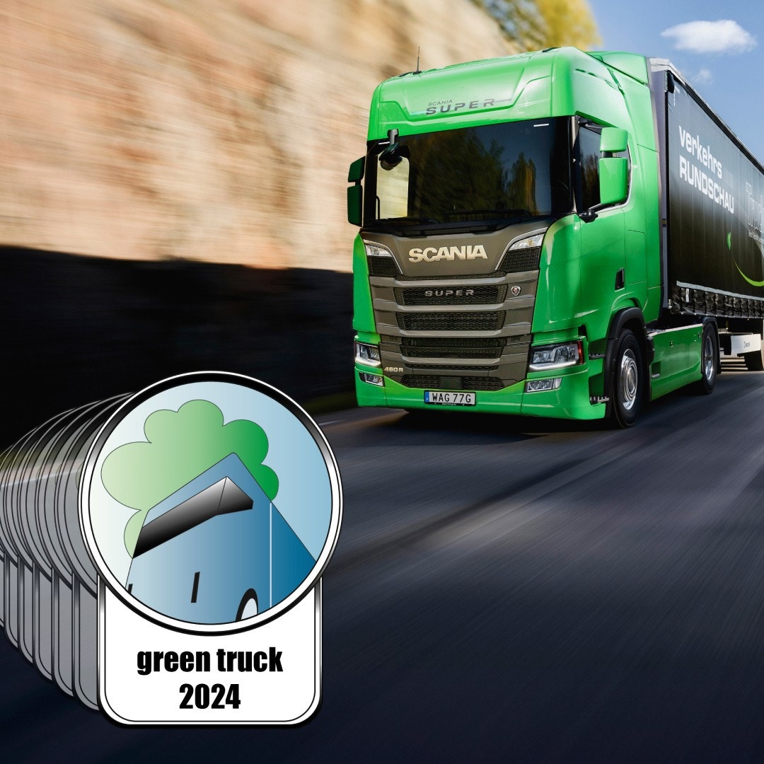 Grüner Scania Super auf Straße
