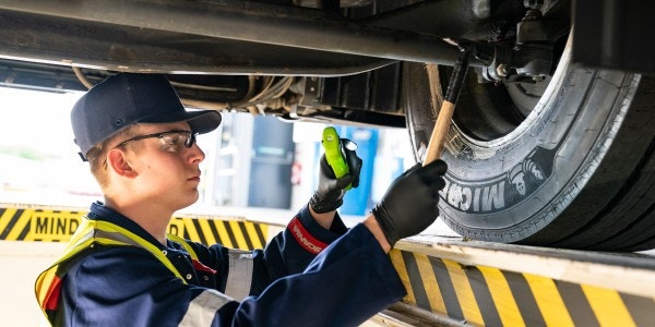  Bir binadaki Scania amblemi