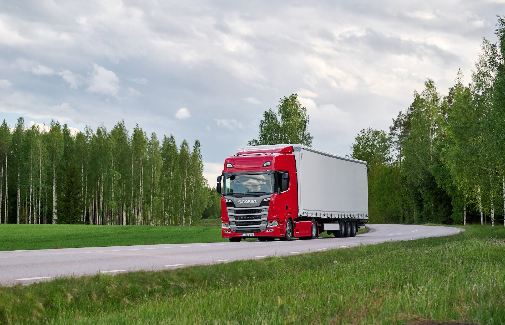 Camion Scania Série R sur la route