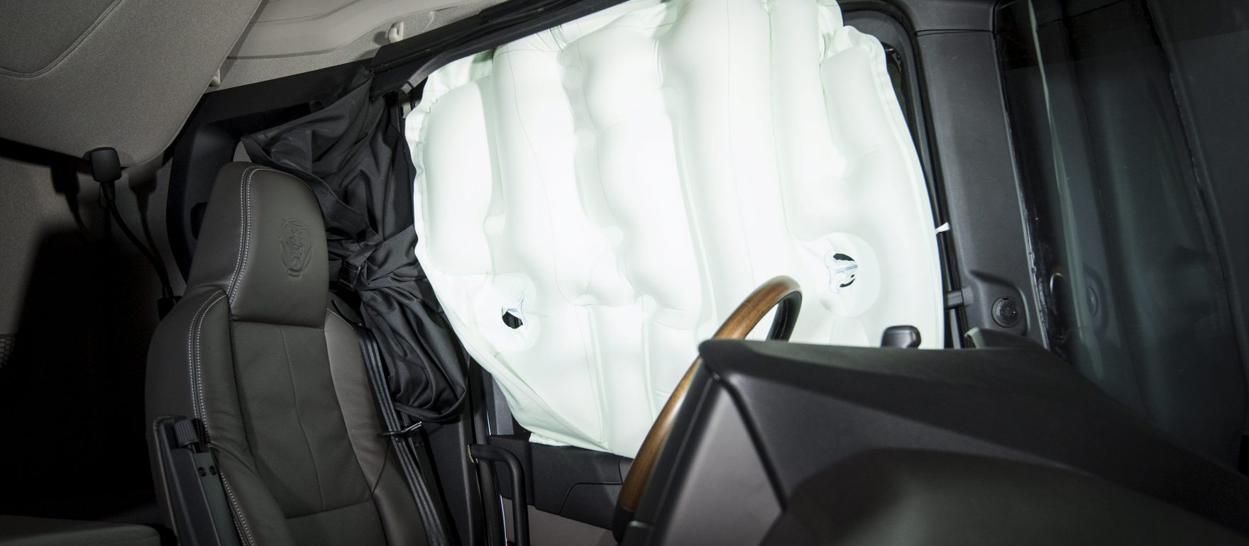 Side curtain airbags keep drivers safe Scania Group