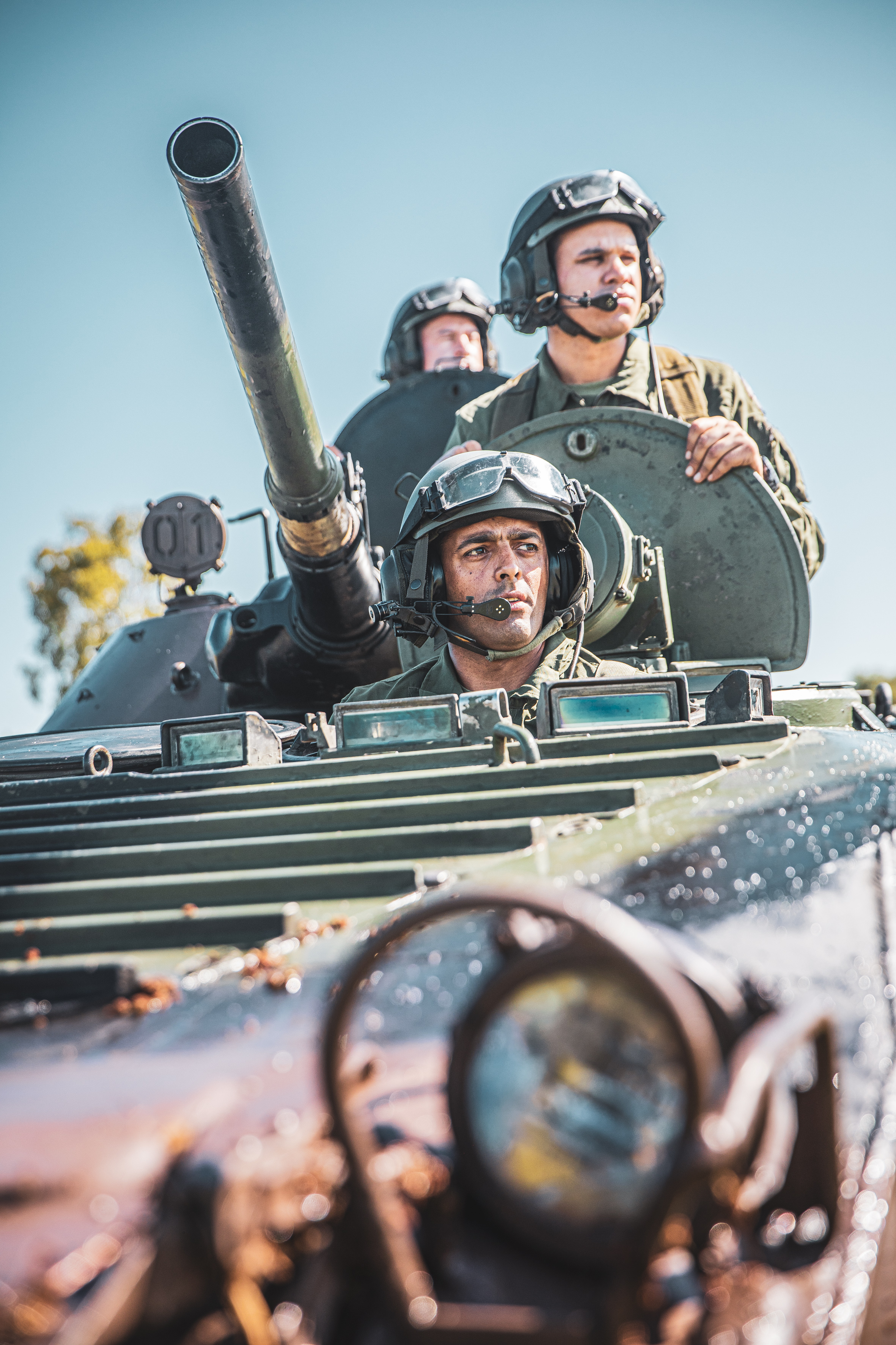 El ejército uruguayo repotenció seis Vehículos de Combate de Infantería (VCI) con motores Scania y, próximamente, sumará otras cuatro unidades.

Los nuevos motores Scania fueron elegidos por la optimización generada en las funciones del vehículo y la disponibilidad de repuestos. A partir de la repotenciación, los VCI disminuyen el consumo de combustible a 4 kilómetros por litro, generan baja emisión de gases de efecto invernadero y reducen la rumorosidad.

Más información en http://www.scania.com/ar/es/tanques-uruguay

#ScaniaUruguay #ScaniaSustentable 
