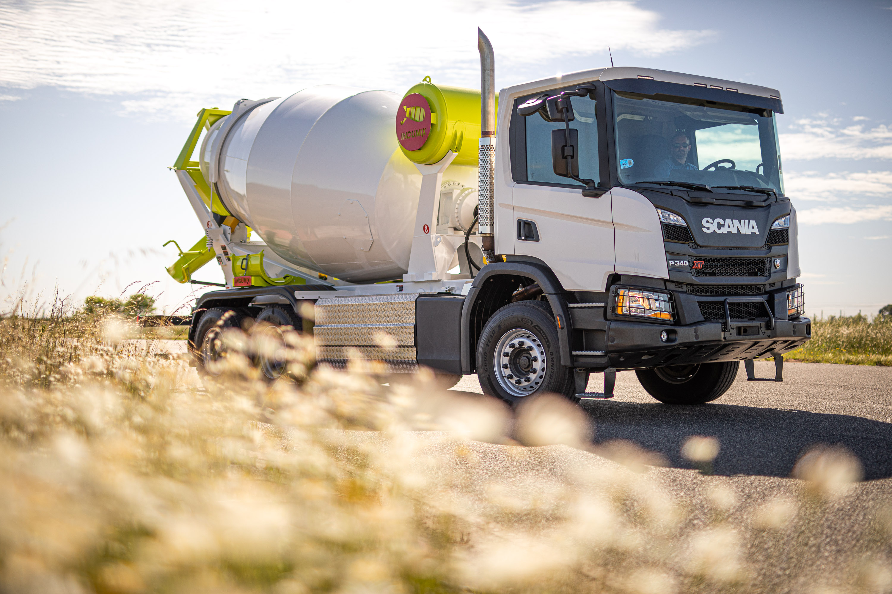 SCANIA Y LOMA NEGRA PRESENTARON LA PLATAFORMA DE VEHÍCULOS PARA SERVICIOS CEMENTEROS
