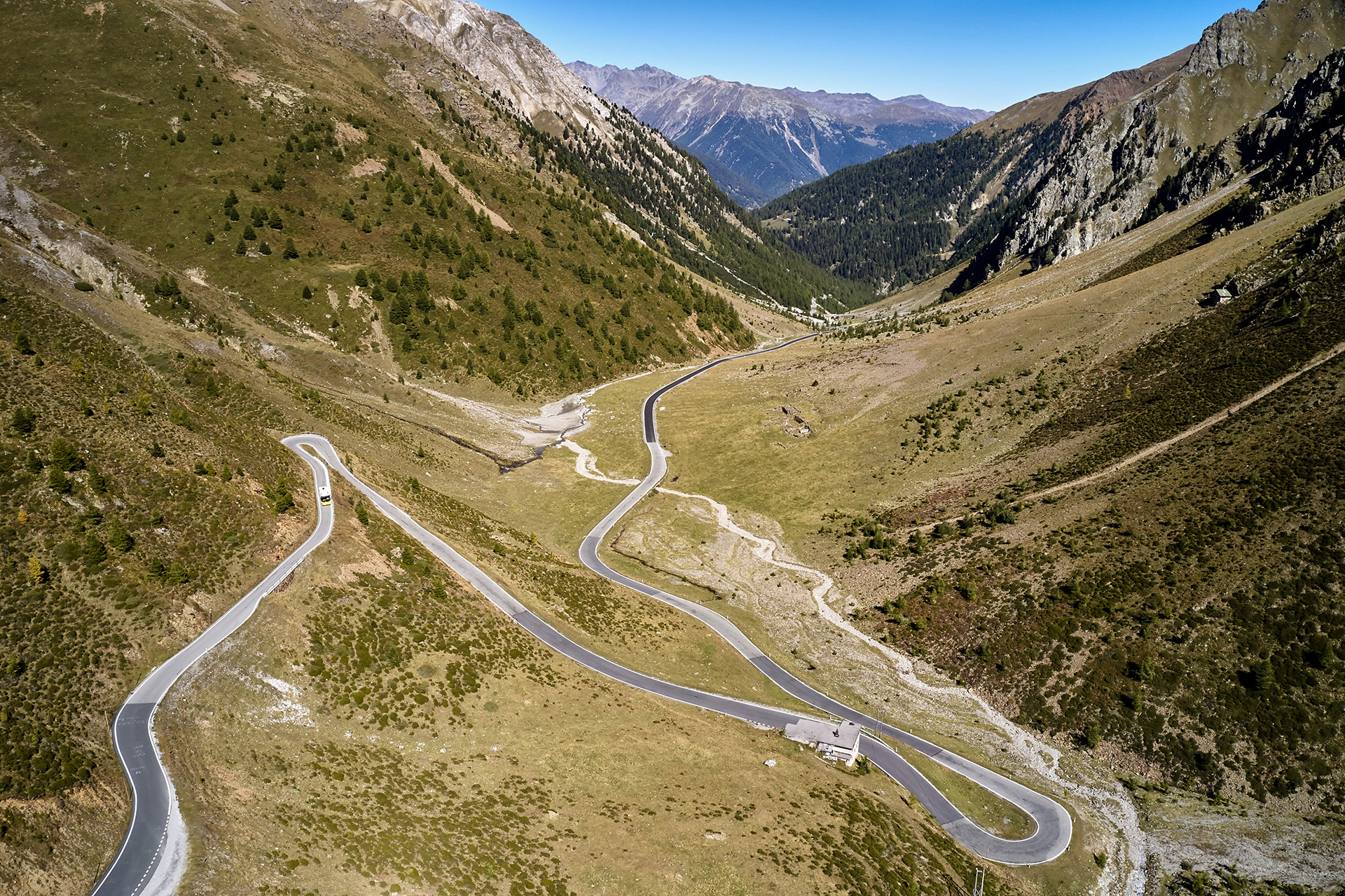 Scania Bergwelt mit Postauto in Stelvio Scania Bergwelt mit Postauto in Stelvio