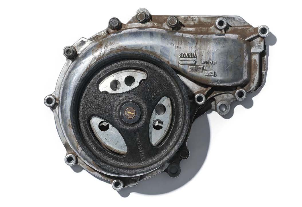 Bengt Gadefelt, der von den 1960er- bis Ende der 1980er-Jahre die Konstruktionsabteilung für Scania Dieselmotoren leitete. Bengt Gadefelt, der von den 1960er- bis Ende der 1980er-Jahre die Konstruktionsabteilung für Scania Dieselmotoren leitete.