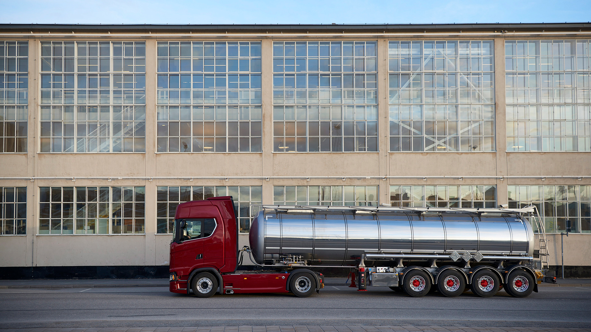 V8 トラック Scania 日本