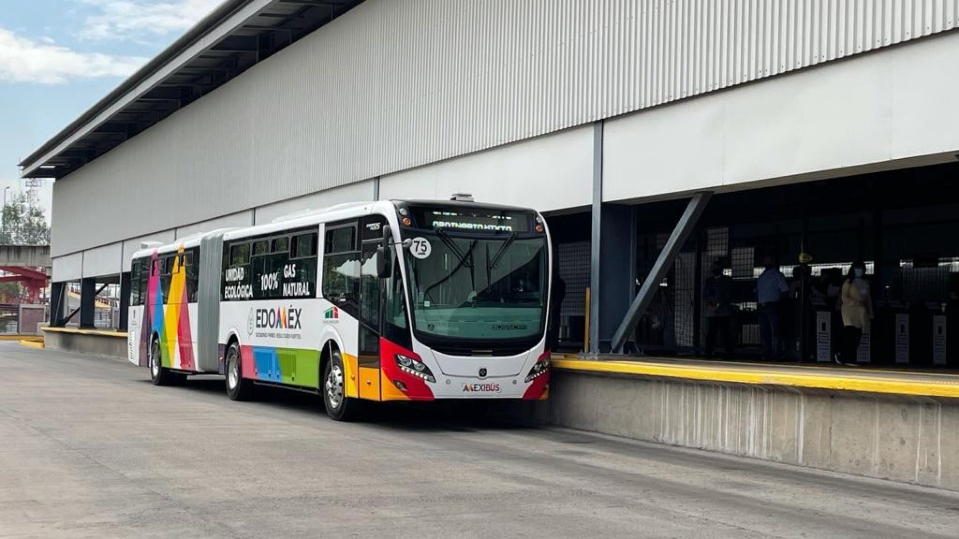 Mexibus estrena primera unidad a gas y  Transcomunicador se pronuncia en favor de la sustentabilidad