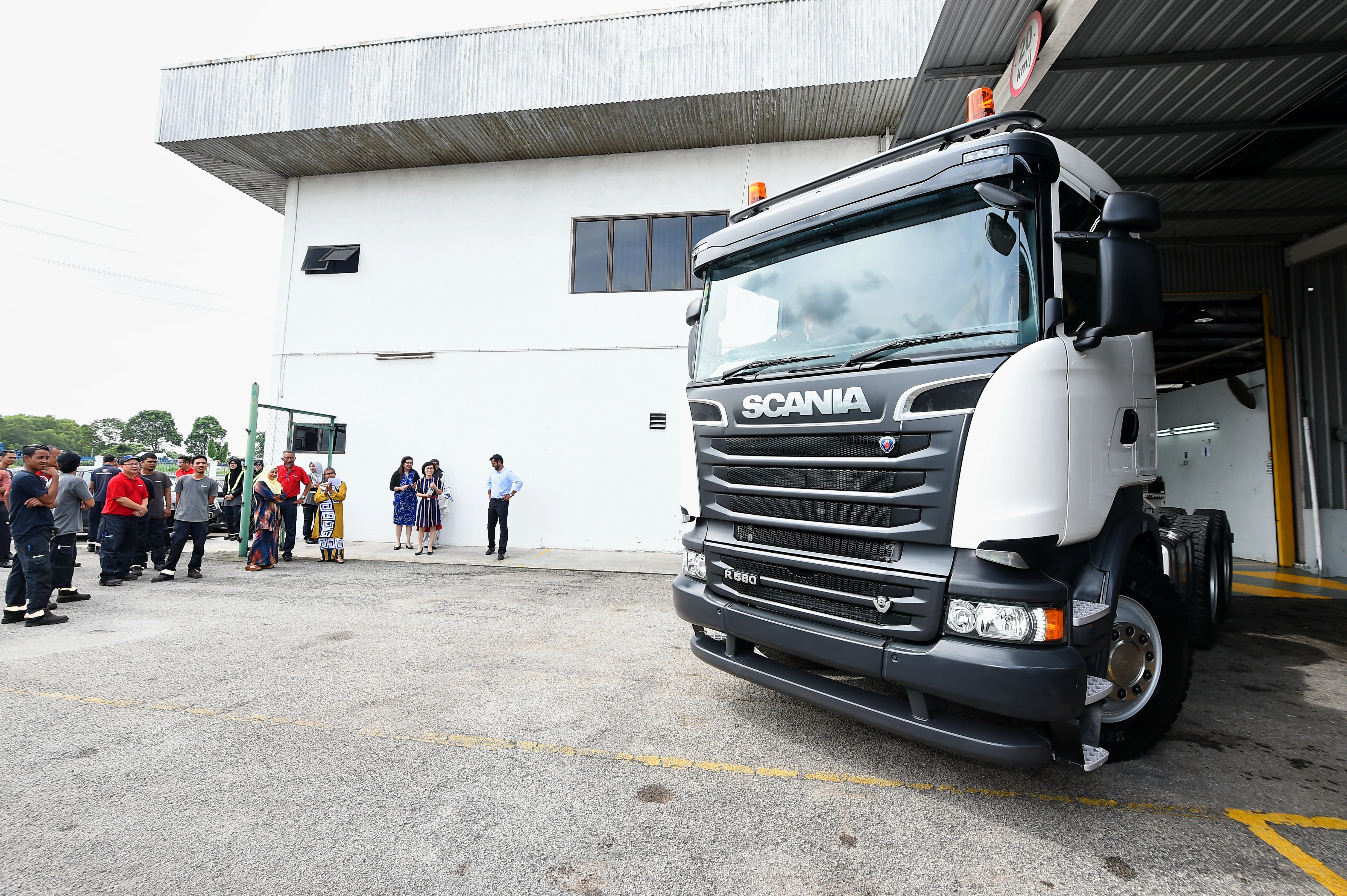 Last Of The Scania Pgr Series Trucks Rolls Off The Assembly Line In Malaysia Scania Malaysia