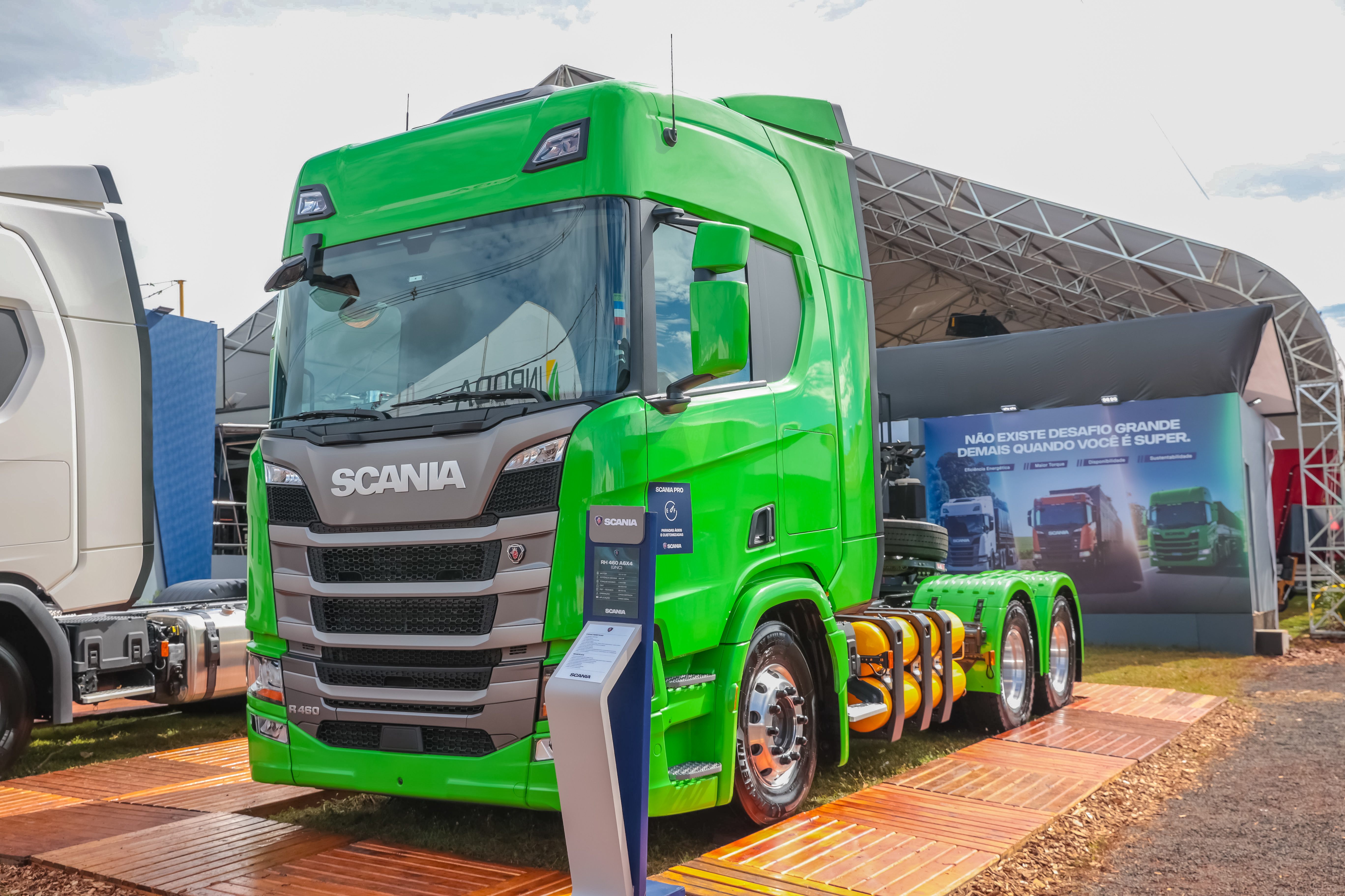 Scania lança novo caminhão a gás RH 460 6x4 na Agrishow 2025 | Scania Brasil