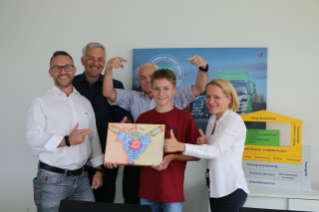 Das Management-Team der Scania Schweiz AG ist stolz solche neuen Mitarbeitende in der «Familie» zu haben.