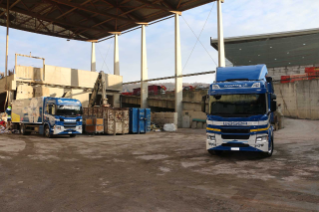 Anfangs Januar war es soweit und die Waser AG konnte mit einem Scania 25P B 6x2*4 NB Abrollkipper ihren ersten Vollelektro-Lastwagen in Betrieb nehmen. 