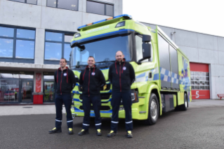 De gauche à droite: Thomas Knechtle (pompier), Marco Schlienger (commandant) et Daniel Kobelt (responsable de projet) du corps de sapeurs-pompiers d'entreprise de DSM à Sisseln.