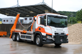 Le nouveau BEV Scania 25P 6x2*4 NB de l'Office des ponts et chaussées de Bâle-Campagne.