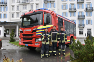 Mitglieder der Stützpunkt-Feuerwehr St. Moritz. V.l.n.r. Johnny Martinez, Igor Stankic, Vizekommandant und Chef Gruppe Tanklösch-Fahrzeuge Hauptmann Martin Riederer