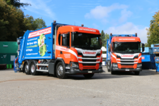 Les deux Scania G410 B 6x2*4 NB identiques de la société Lienhart Transporte AG à Bassersdorf.