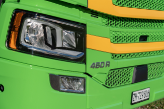 Die neuen Scania SUPER Fahrzeuge sind daran zu erkennen, dass die Baureihe erst nach der Leistungsklasse beschrieben wird. 460R