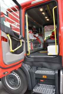 Feuerwehr Lausanne mit einem vierachsigen Tanklöschfahrzeug (TLF) Scania P 500 