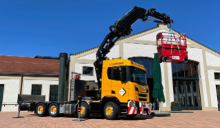 Un des deux premiers Scania du parc de véhicules de Feldmann Pneukran + Trans-porte AG «s'échauffe».