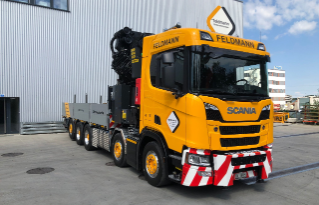 Le nouveau camion à cinq essieux dispose d'un pont de chargement fixe, contraire-ment au camion à quatre essieux.