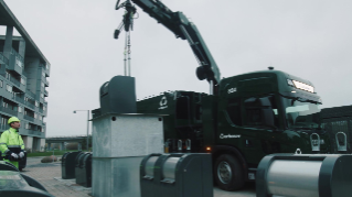 Premier camion-grue entièrement électrique pour la collecte des déchets au Danemark