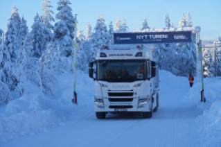 Scania demonstrieren auch bei härtesten Wintereinsätzen ihre Stärken