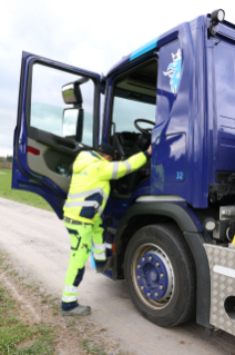 Häufiges Ein- und Aussteigen ist für den Fahrer dank tief angeordneter P-Kabine ein leichtes.