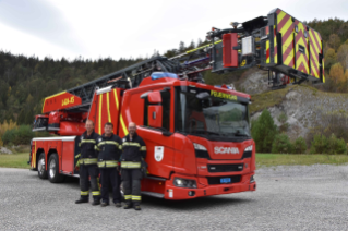 De gauche à droite: Joachim Maigut (responsable protection de l'environnement & sécurité/énergie EMS-CHEMIE), Rolf Schläpfer (commandant des pompiers d'usine d'EMS-CHEMIE) et Michel Albrecht (vice-commandant des pompiers d'usine d'EMS-CHEMIE).