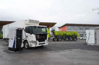 Der erste öffentliche E-Truck-Ladepark in der Schweiz wird durch die Käppeli Logis-tik AG und der Scania Schweiz AG in Sargans realisiert.