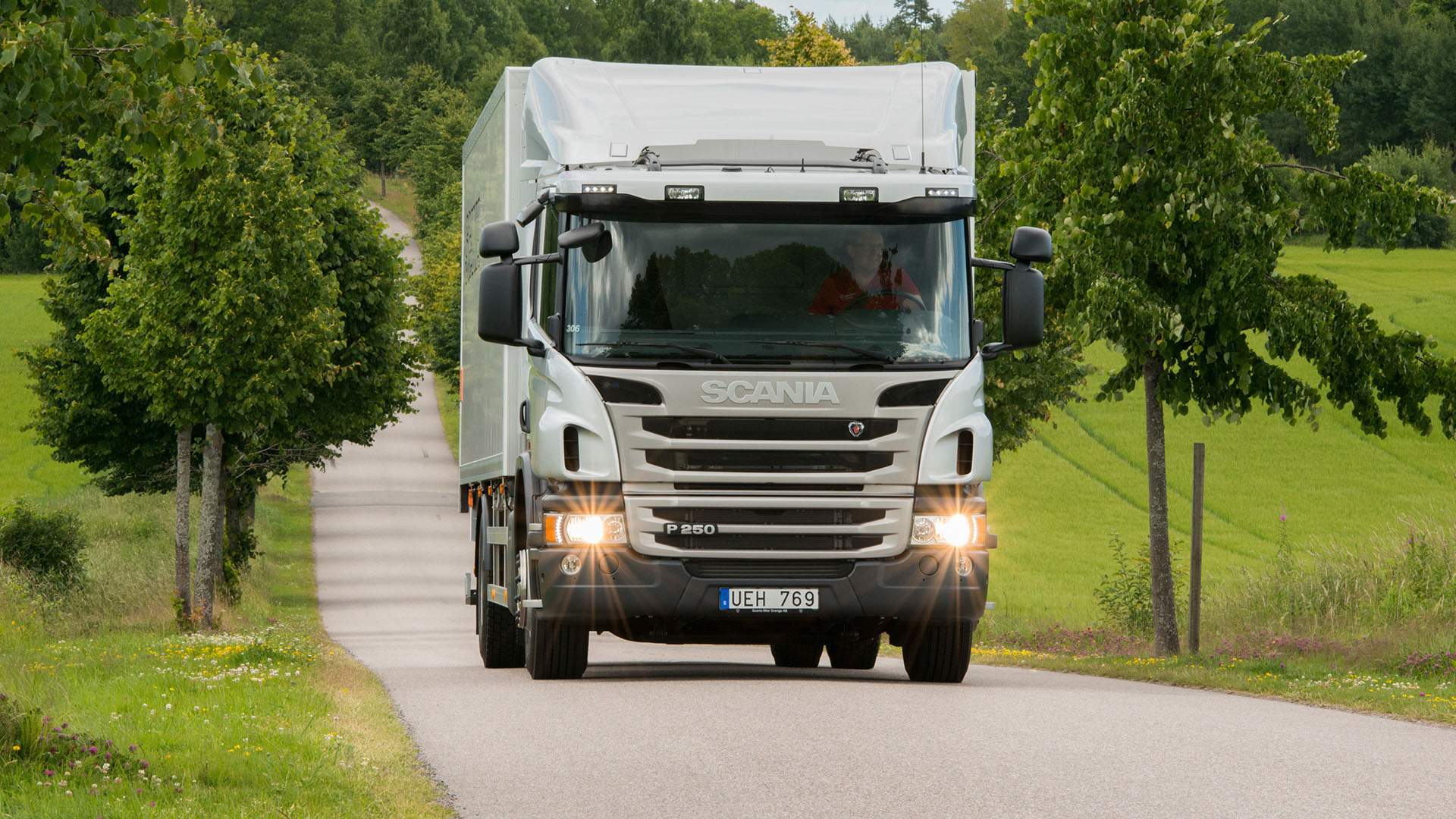Scania kausihuollot ja tuotteet PGR-mallisarjaan