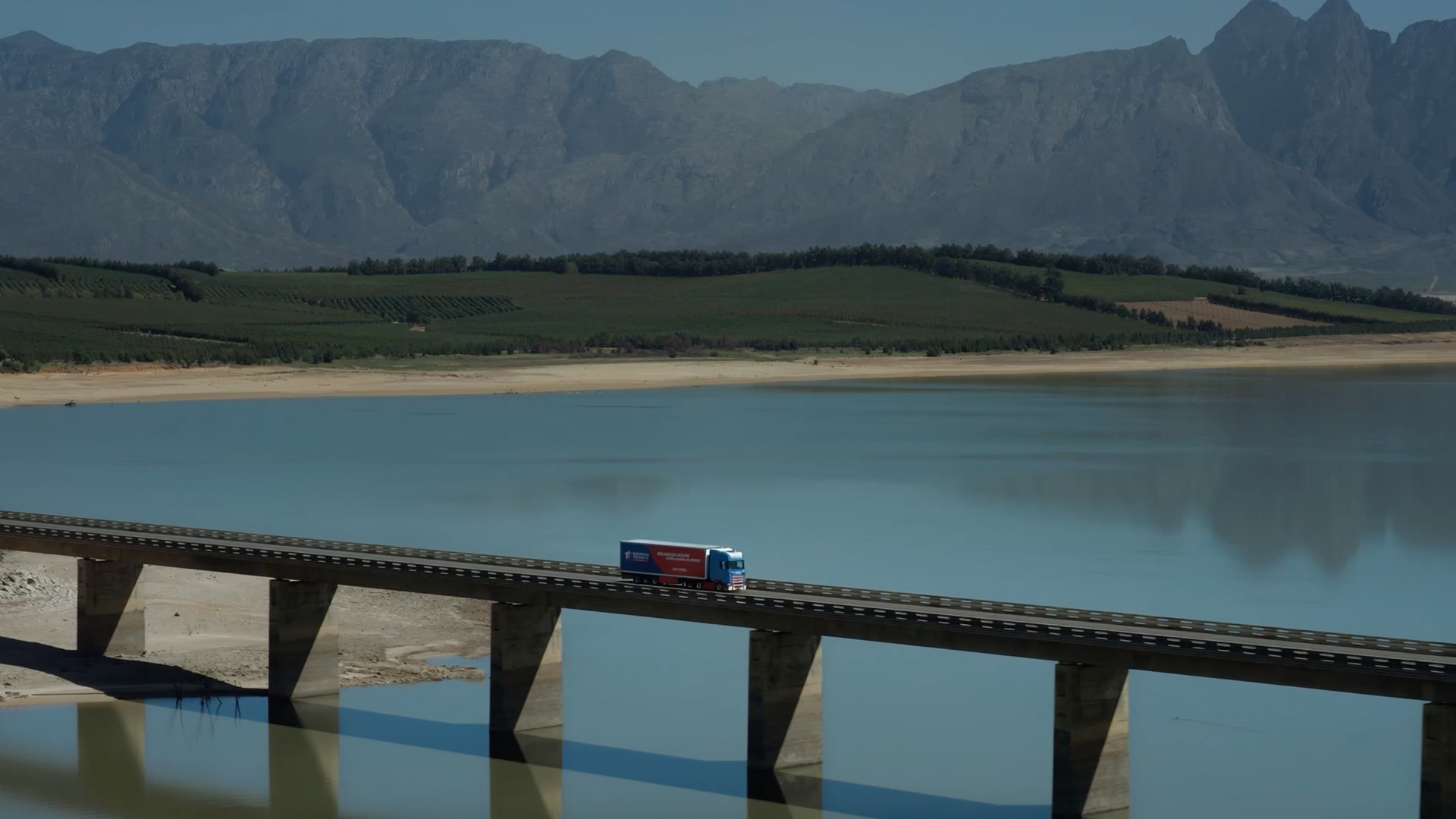Bli kjent med Scania-førerne bak rattet i en global film som hyller virkelige kjøretøy, virkelige reiser og Scania-samfunnet.