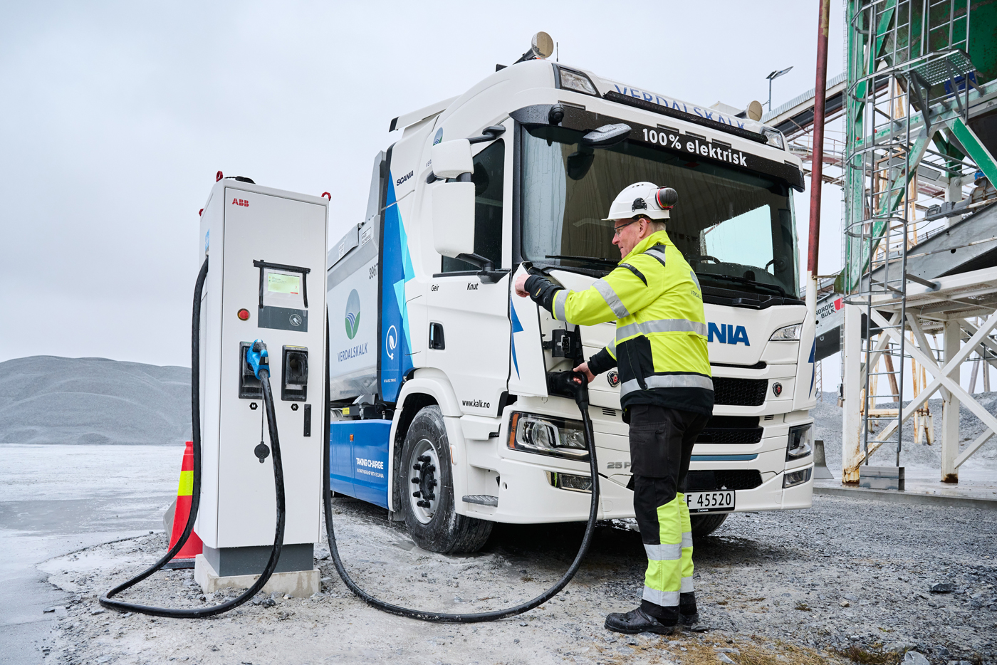 Recharge des camions électriques au dépôt