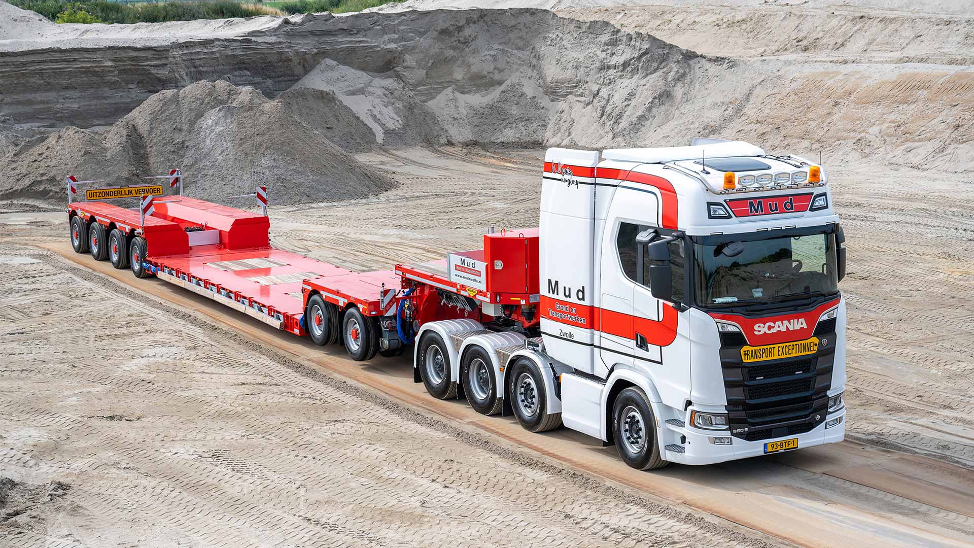 Mud Grond- en Transportwerken neemt nieuwe Scania 660S 8x4 zwaar