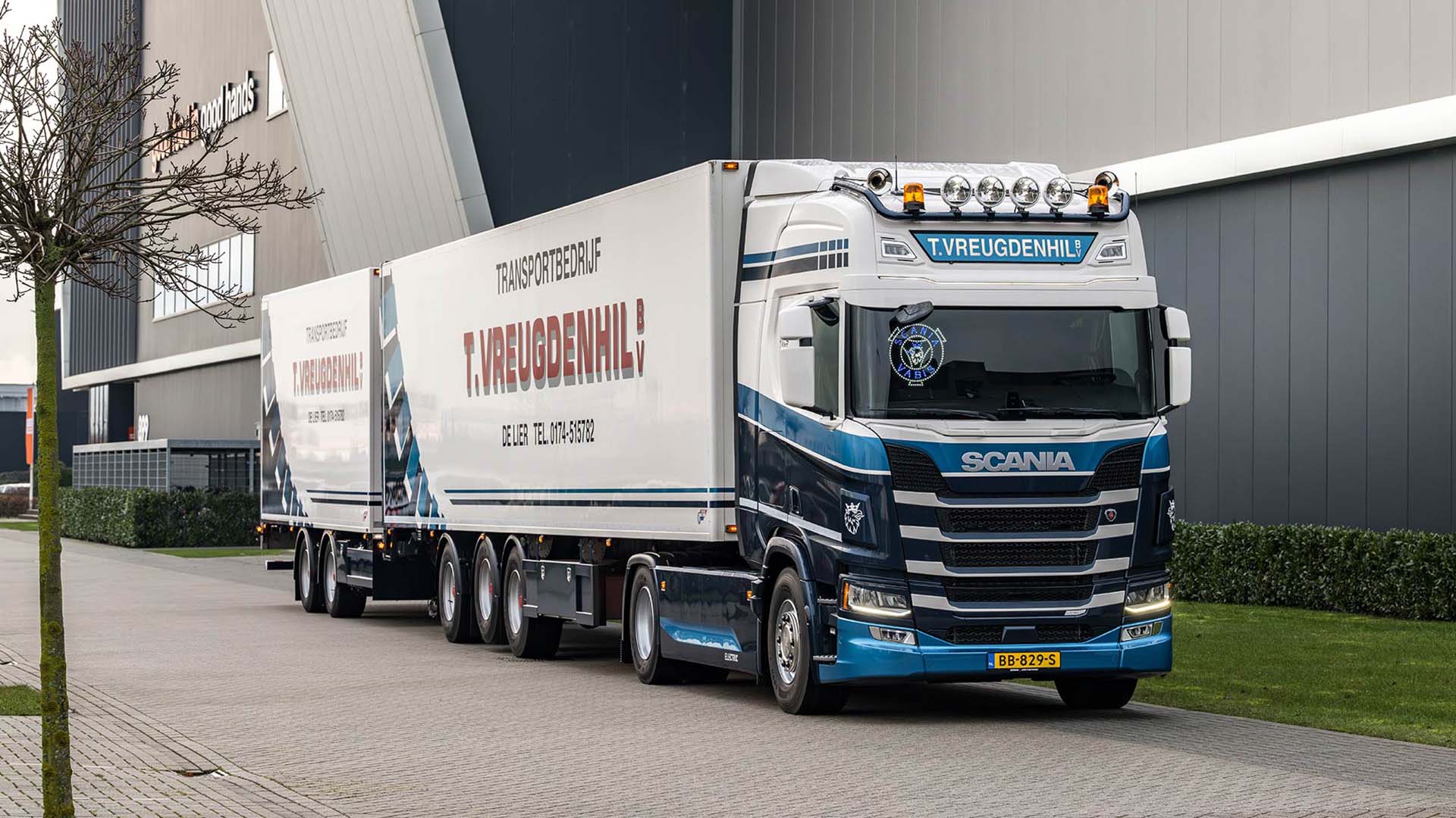 T. Vreugdenhil nimmt vollelektrischen Scania 40R in Betrieb